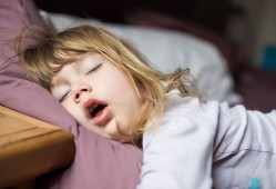 孩子睡觉打呼噜是怎么回事？